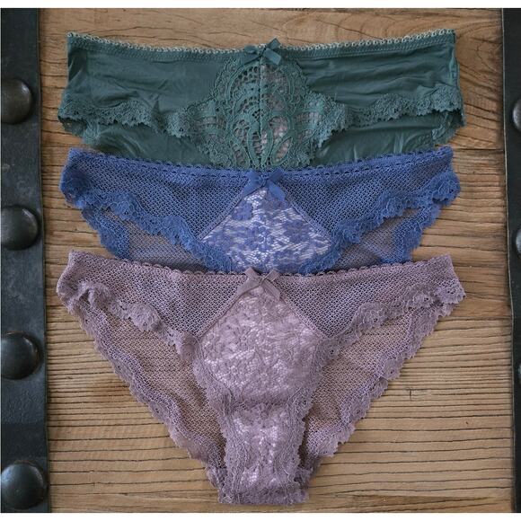 Victoria's Secret Dream Angels Cheekini Panty sz XS New - Picture 1 of 4